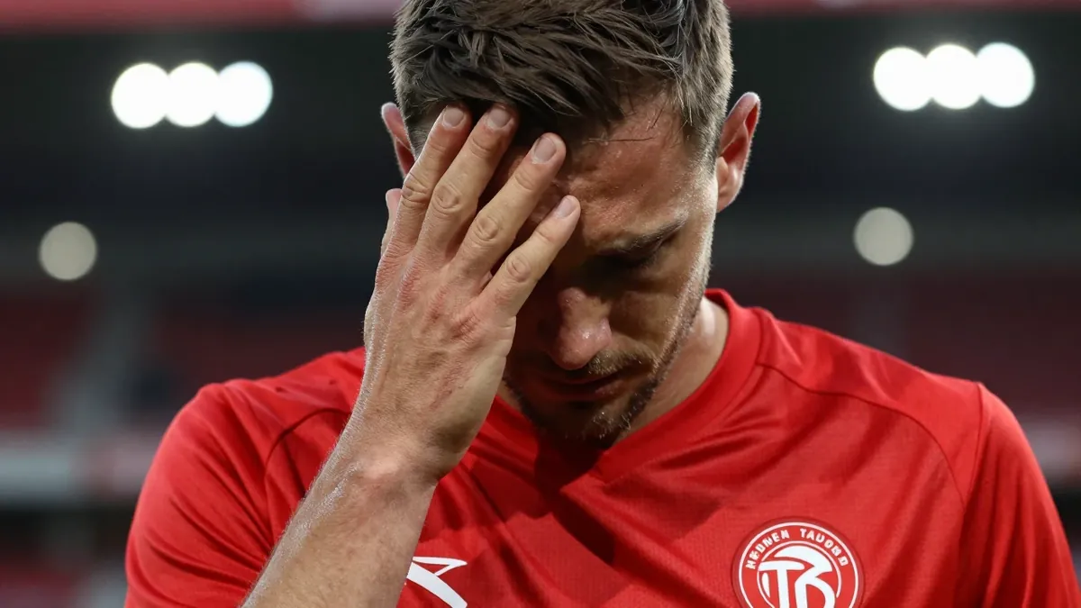Der 1. FC Heidenheim erlebt eine 2:5-Blamage beim Viertligisten SSV Jeddeloh II im DFB-Pokal, was eine schwere Krise nach...